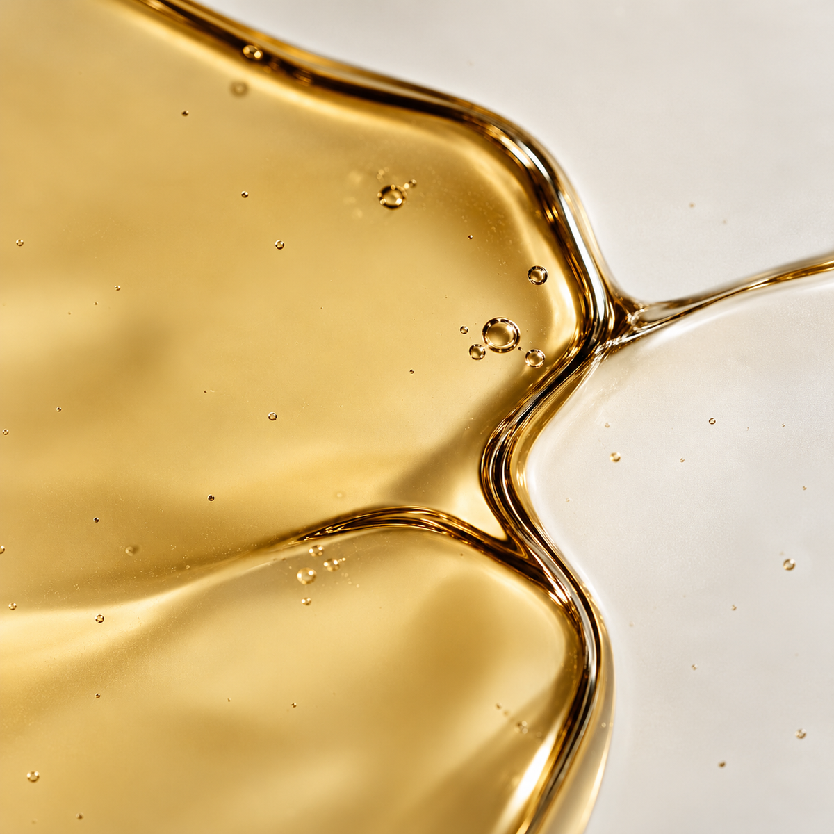 LUXURIOUS NOURISHING Body Oil - Locks in moisture, improves skin texture and promotes silky softness.
